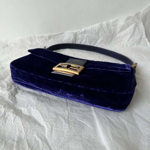 Vintage Fendi Baguette in embroidered purple velvet - Picture 4 of 16